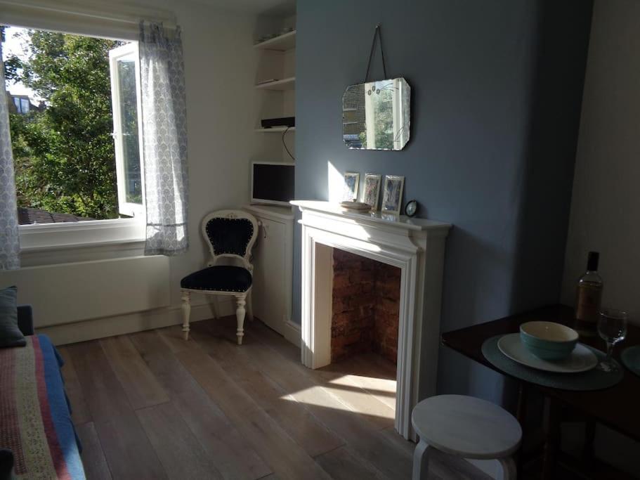 Charming English Style Studio Flat London Exterior photo