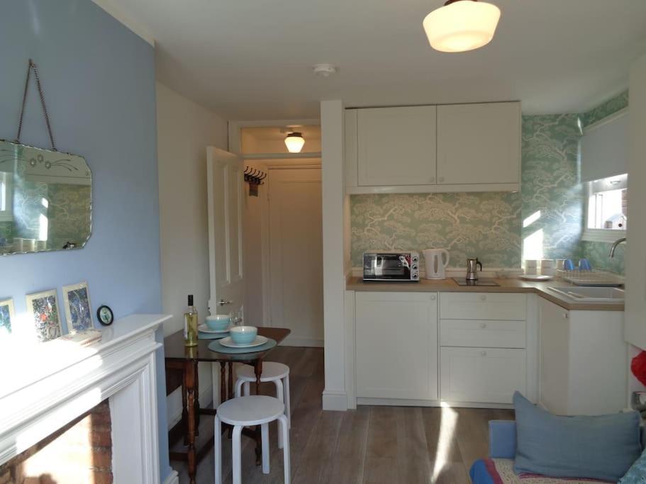 Charming English Style Studio Flat London Exterior photo