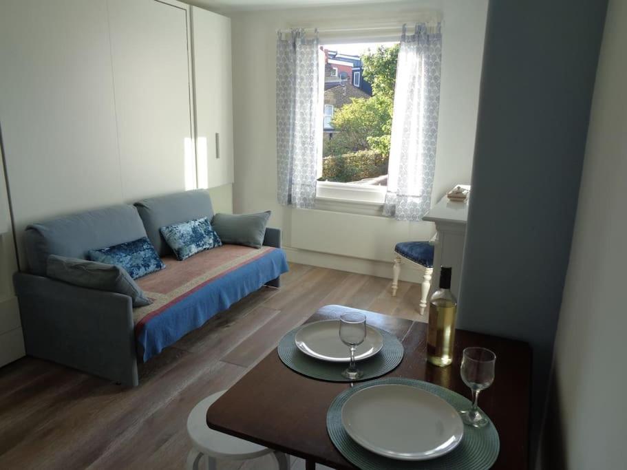 Charming English Style Studio Flat London Exterior photo