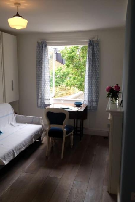 Charming English Style Studio Flat London Exterior photo
