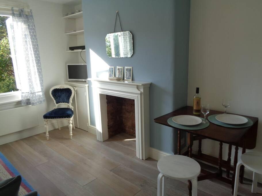 Charming English Style Studio Flat London Exterior photo